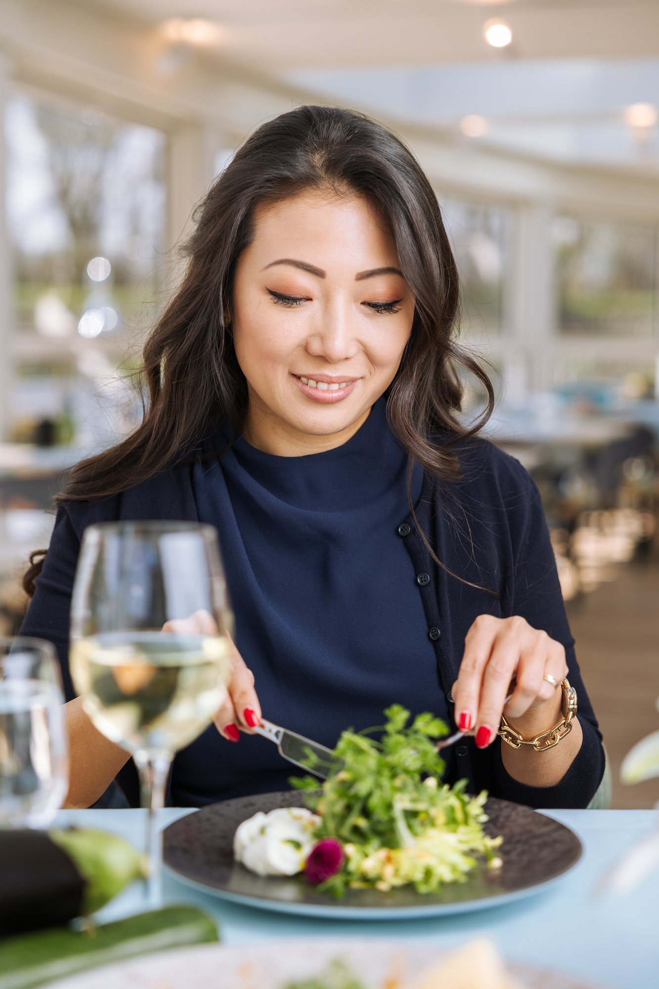 AmaMagna_Food_Wine_People_CruiseManager_Wei-LerG_PhotogLL_20240329-BR7A7712_f0df3501-6b37-4ff8-8ddd-58c03464d4cf